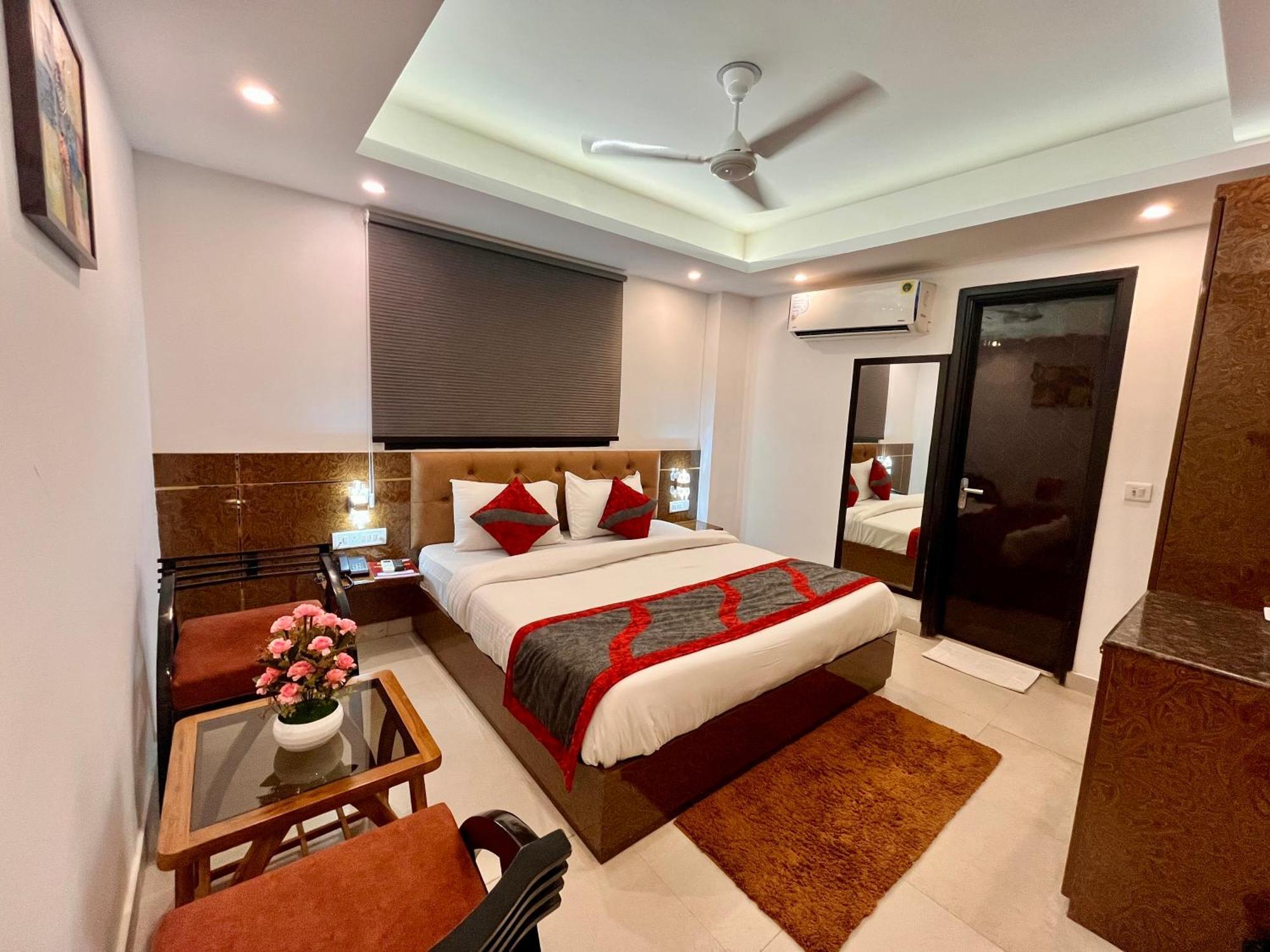 Hotel The Gold Inn - Karol Bagh Delhi Екстериор снимка