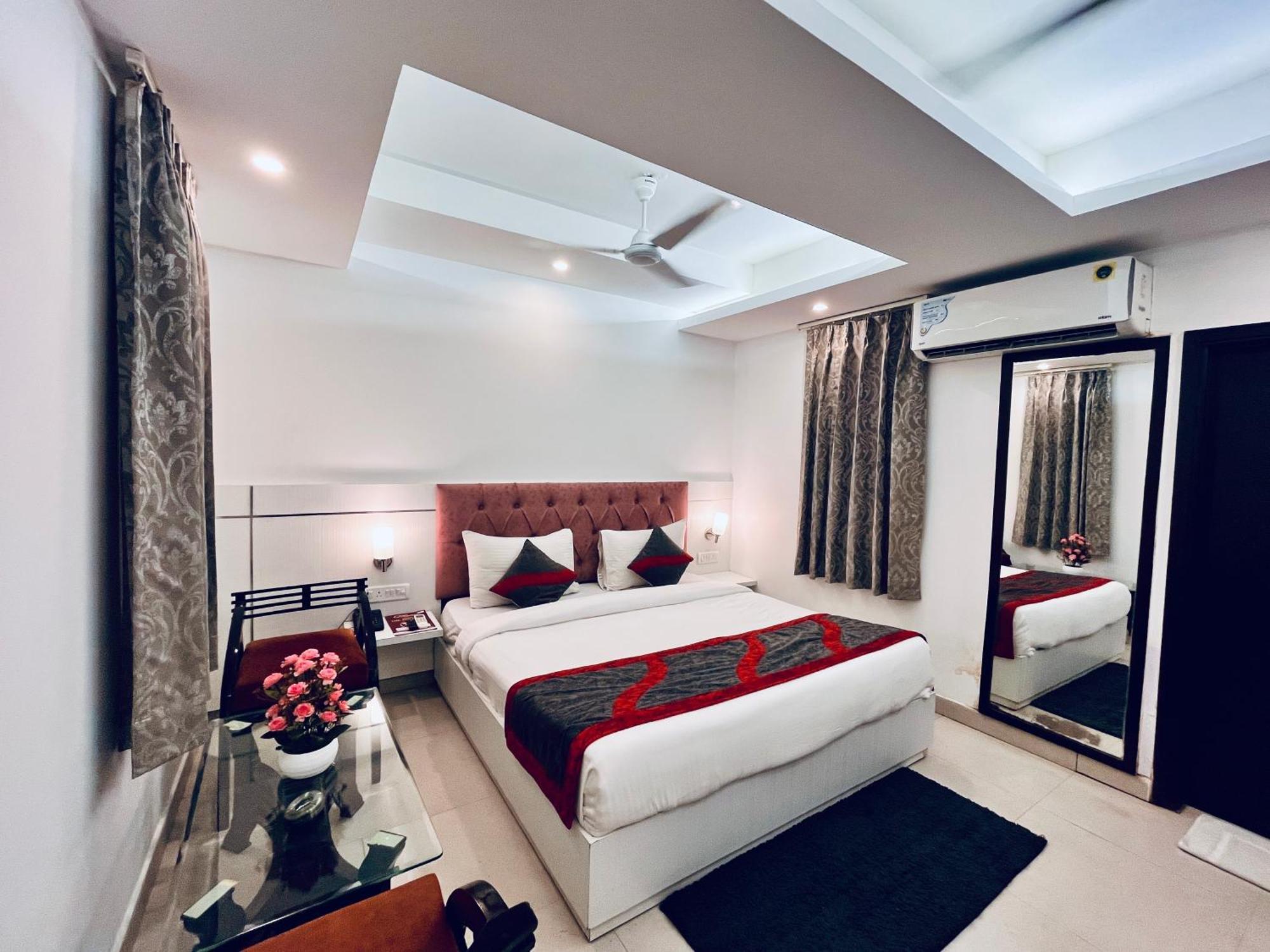 Hotel The Gold Inn - Karol Bagh Delhi Екстериор снимка