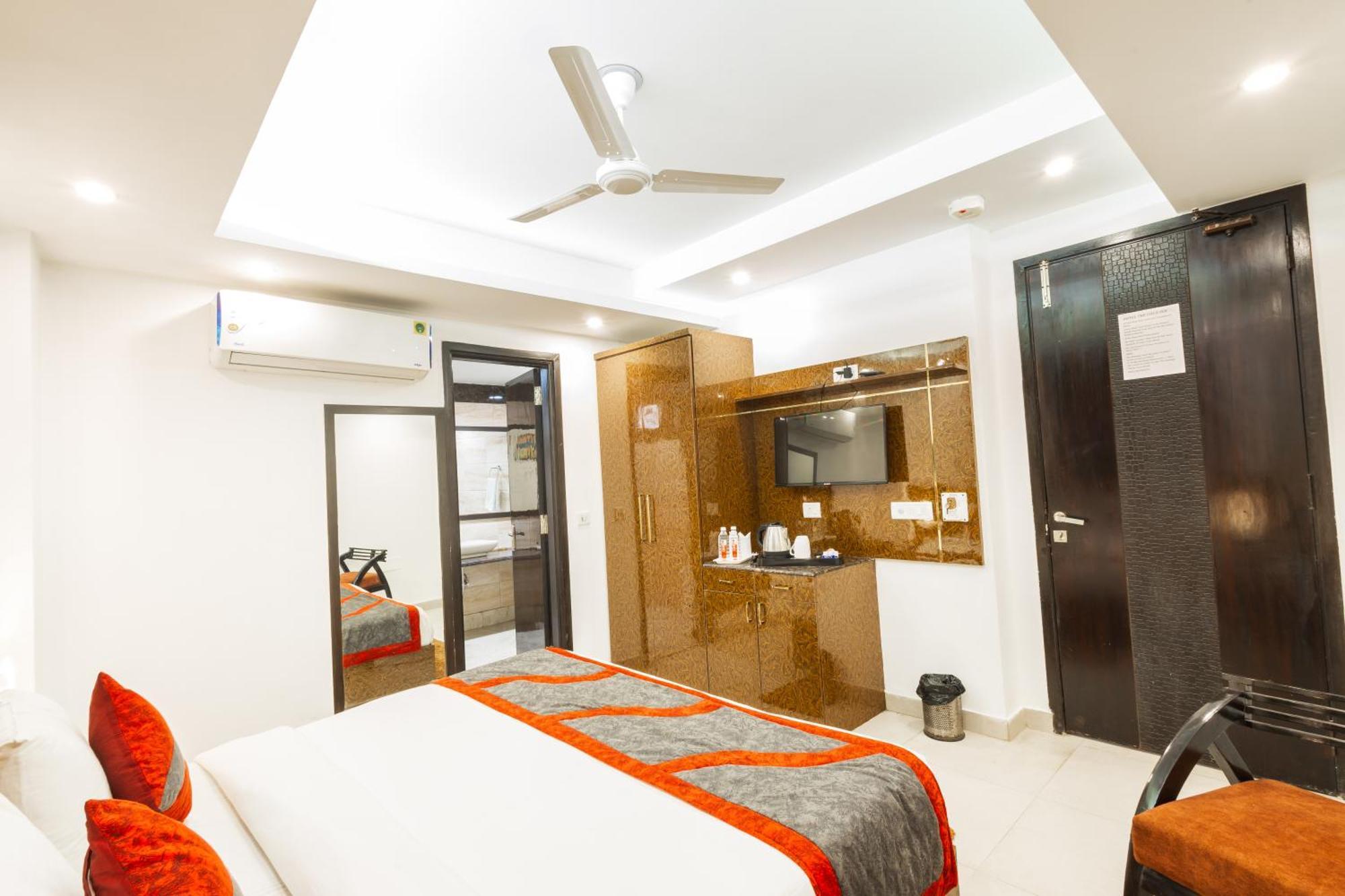 Hotel The Gold Inn - Karol Bagh Delhi Екстериор снимка
