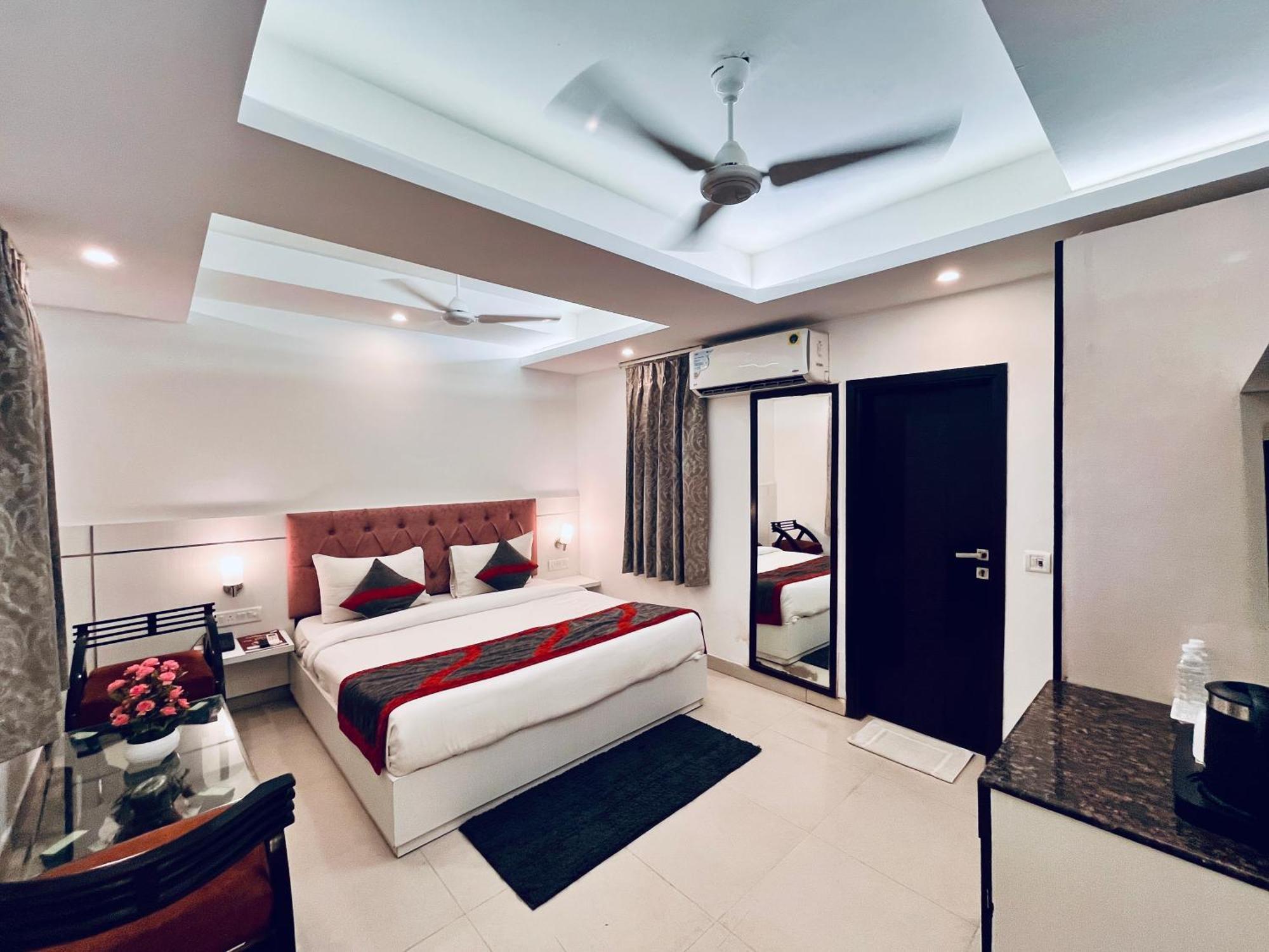 Hotel The Gold Inn - Karol Bagh Delhi Екстериор снимка