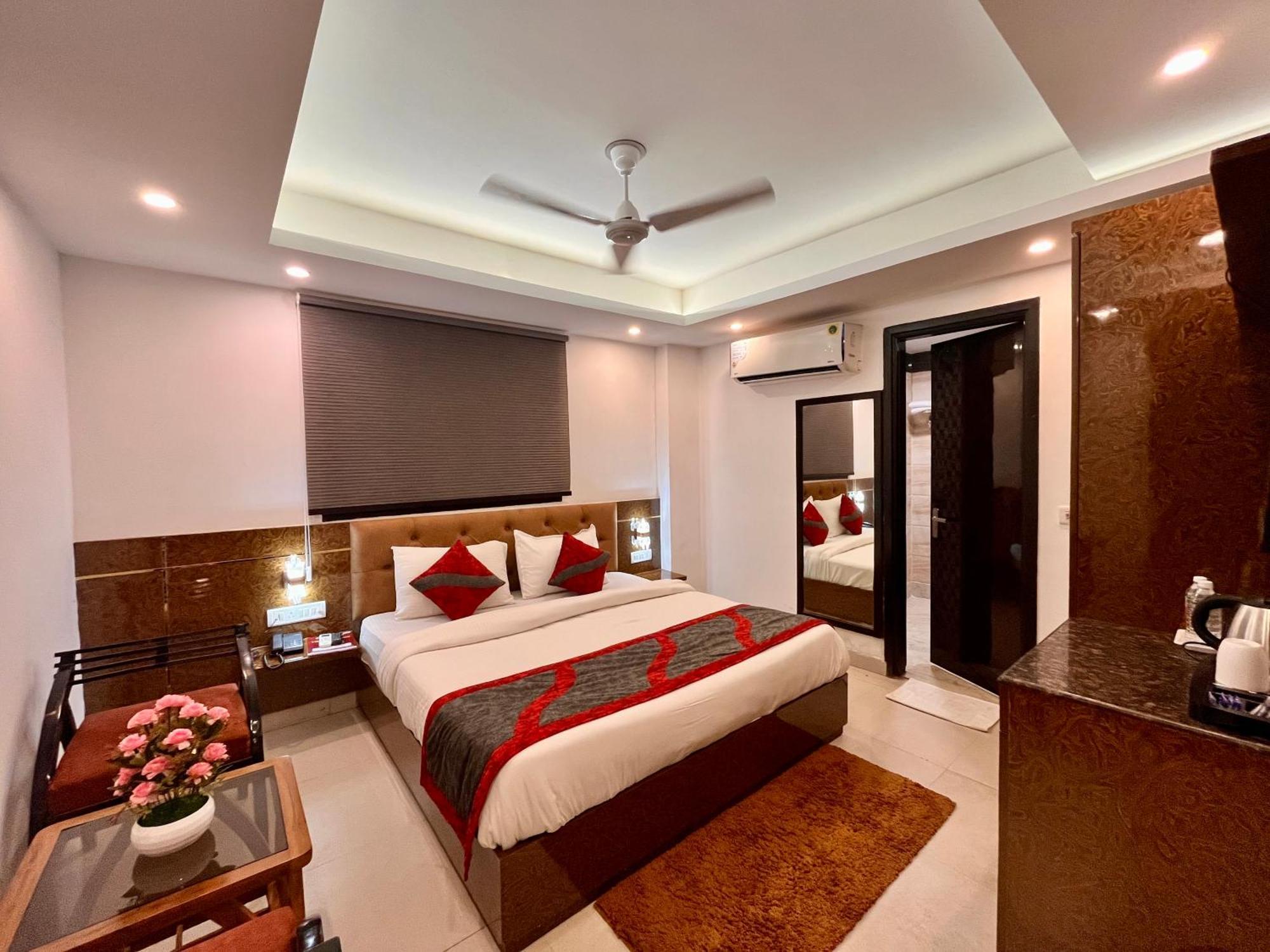 Hotel The Gold Inn - Karol Bagh Delhi Екстериор снимка
