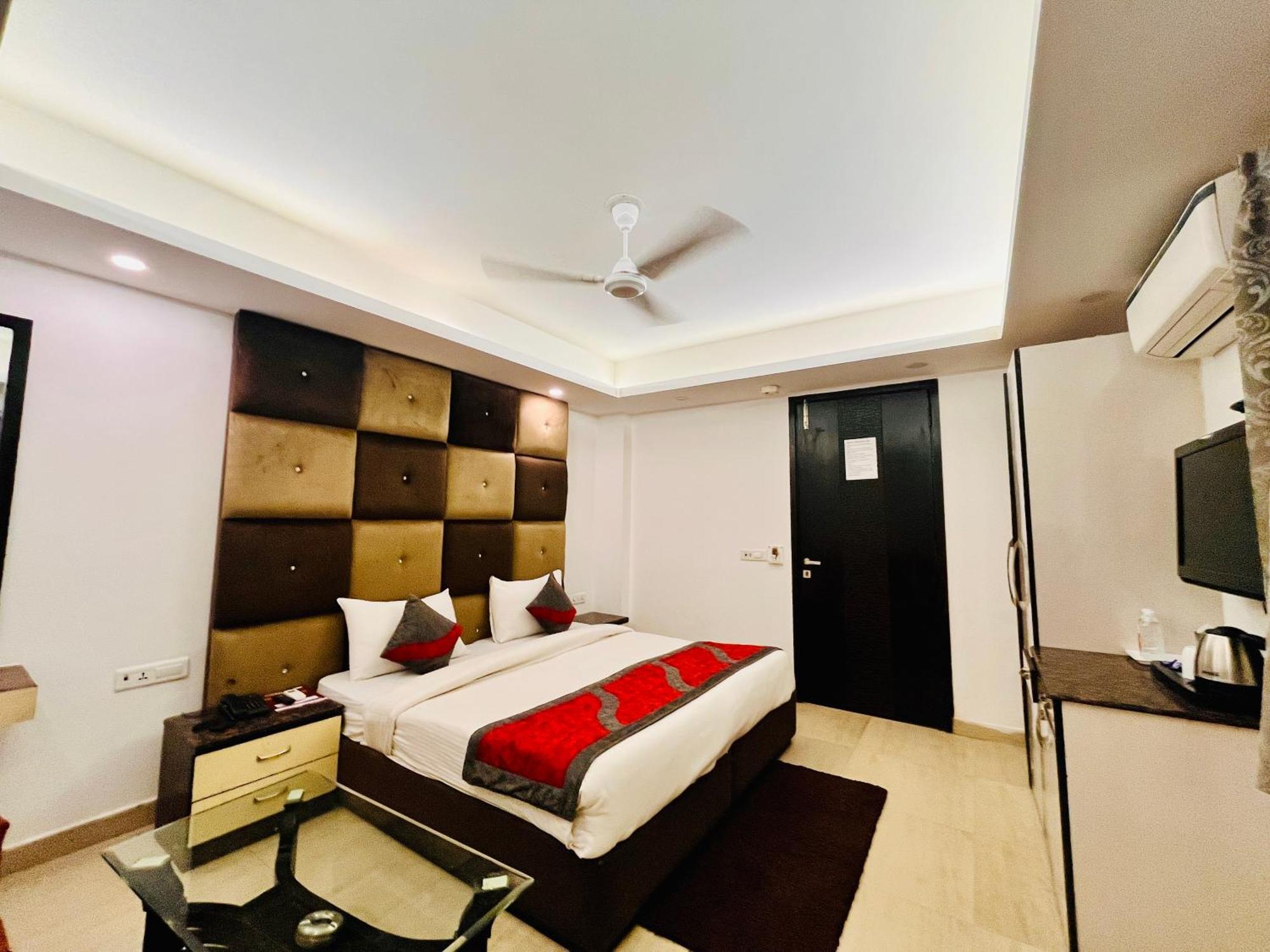 Hotel The Gold Inn - Karol Bagh Delhi Екстериор снимка