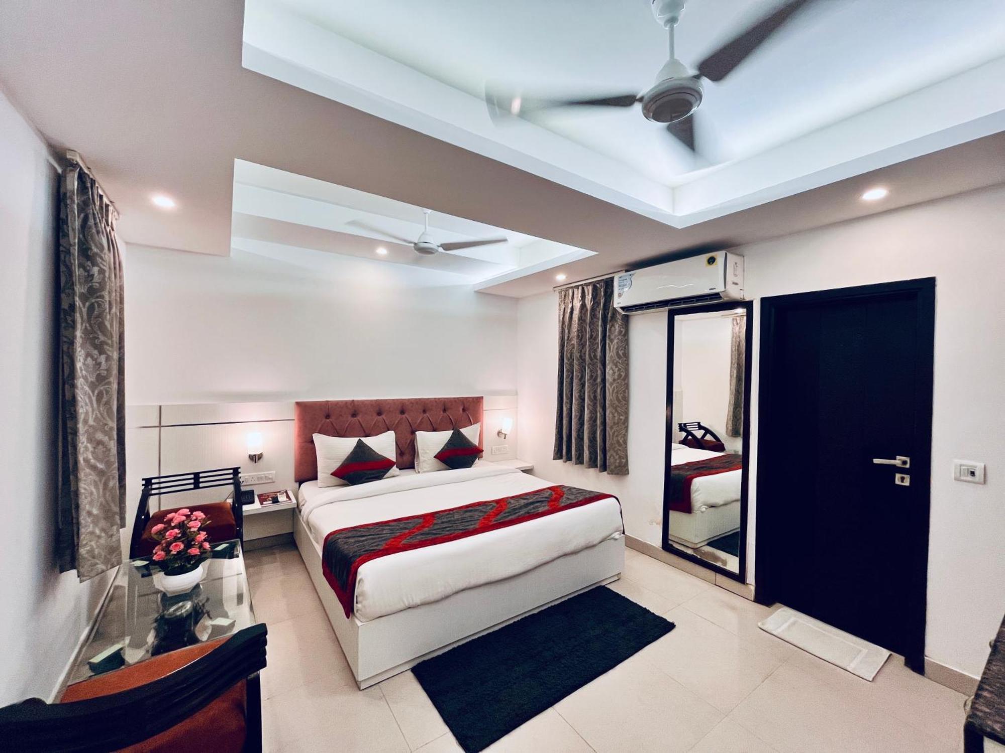 Hotel The Gold Inn - Karol Bagh Delhi Екстериор снимка