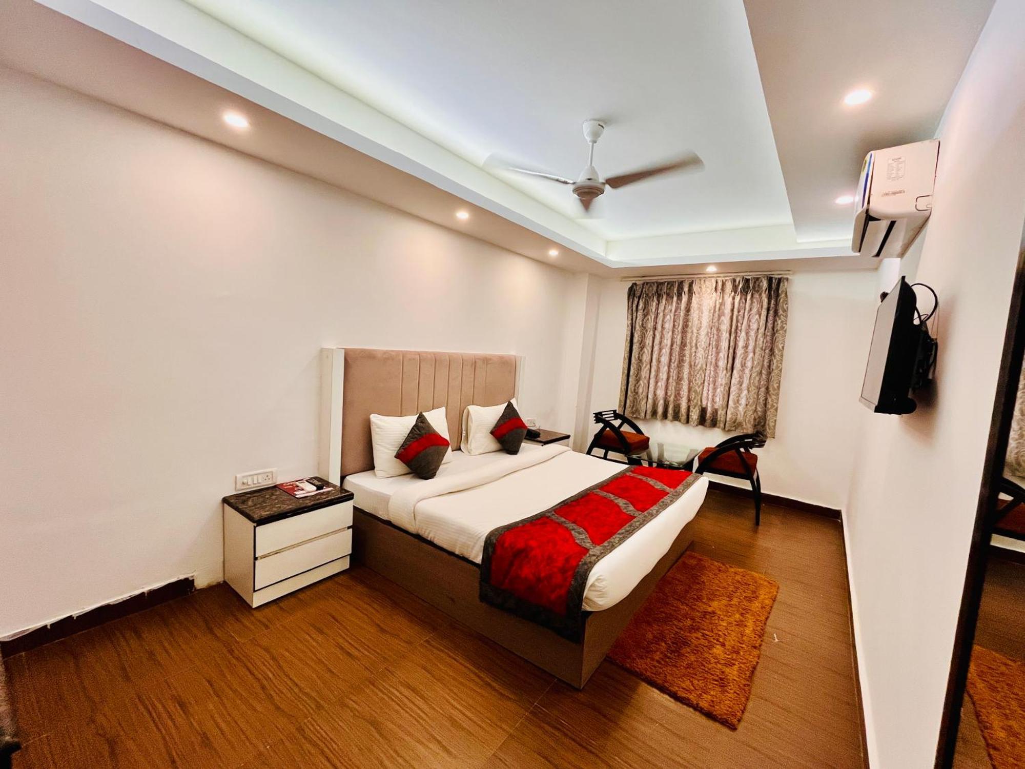 Hotel The Gold Inn - Karol Bagh Delhi Екстериор снимка