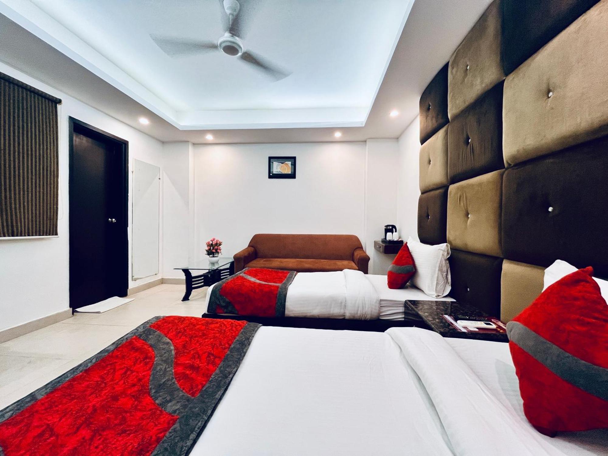Hotel The Gold Inn - Karol Bagh Delhi Екстериор снимка
