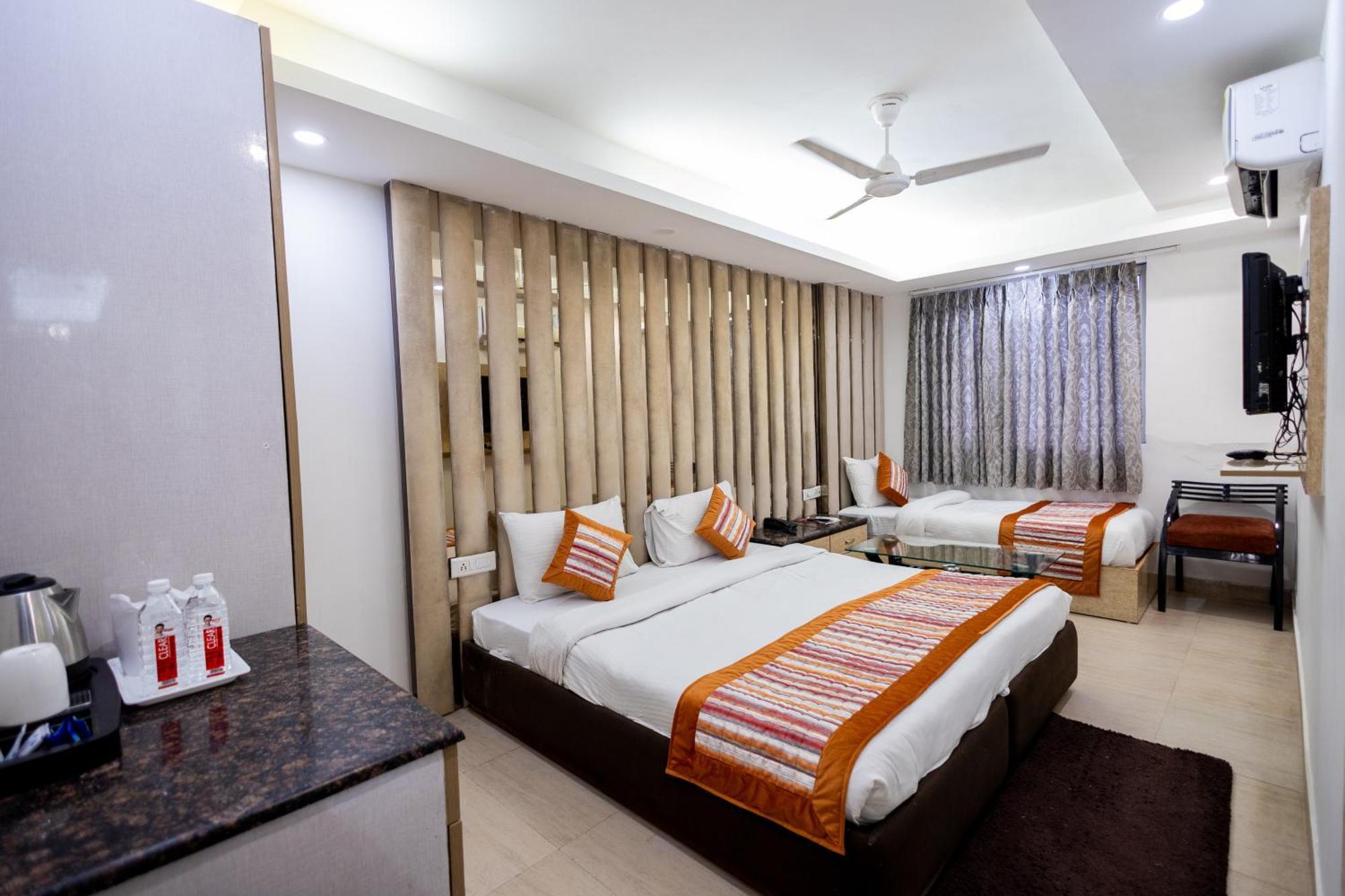 Hotel The Gold Inn - Karol Bagh Delhi Екстериор снимка