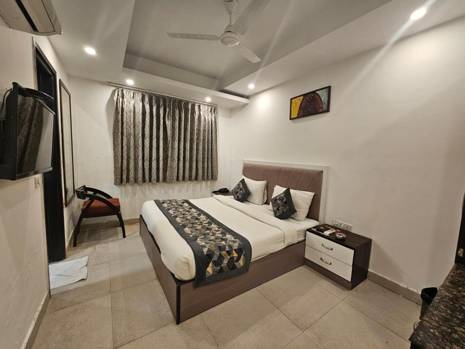 Hotel The Gold Inn - Karol Bagh Delhi Екстериор снимка